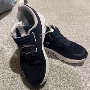 Kids OnCloud Cloudplay shoes size 1.5